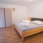 Ek - Living Ferienhaus, 8 Personen - 550 M Zur Spieljochbahn - Zillertal