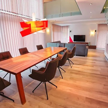 Ek - Living Ferienhaus, 8 Personen - 550 M Zur Spieljochbahn - Zillertal * Fuegen