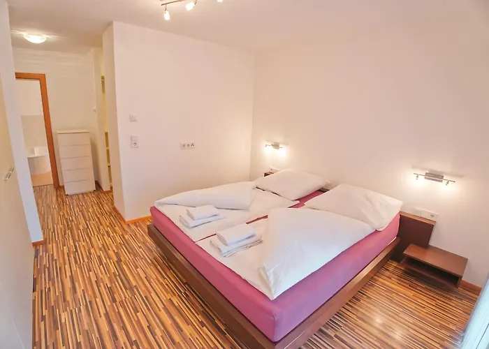 Ek - Living Ferienhaus, 8 Personen - 550 M Zur Spieljochbahn - Zillertal * Fuegen