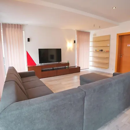 Дом отдыха Ek - Living Ferienhaus, 8 Personen - 550 M Zur Spieljochbahn - Zillertal *