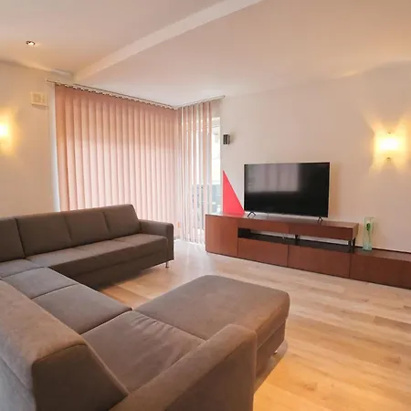 Ek - Living Ferienhaus, 8 Personen - 550 M Zur Spieljochbahn - Zillertal Дом отдыха